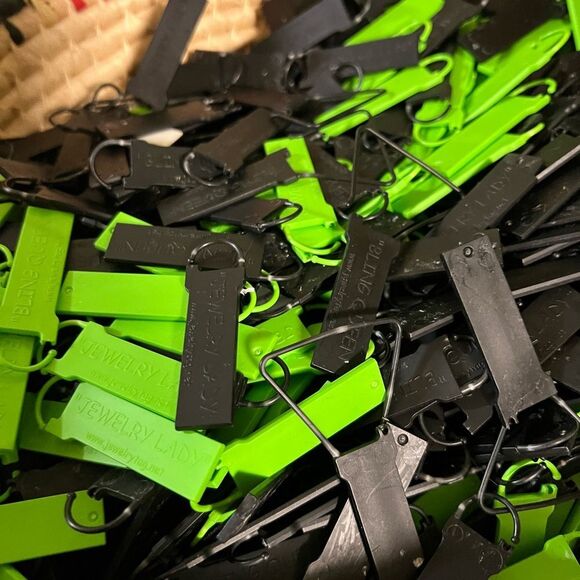 Reusable Plastic Jewelry Tags, 400 black, 125 Green, 75 Watch / Bracelet Tags - Picture 8 of 10